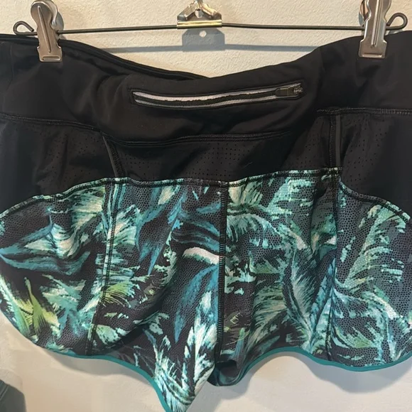 Athleta Running Shorts Size Medium - Picture 4 of 5